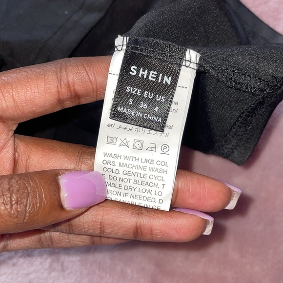 SWEETHEART BLACK & PINK CROPPED TANK ๐ - Picture 3 of 3